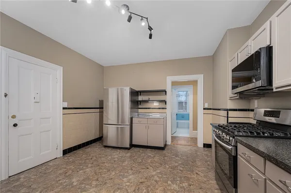 $2,250 | 22 Sycamore Street, Unit 1, Providence, RI 02909