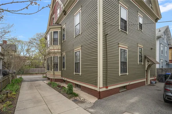 $2,250 | 22 Sycamore Street, Unit 1, Providence, RI 02909