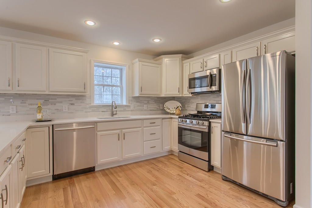 6 Lilian Rd Extension Framingham, MA 01701 - Photo 6 of 30 Gallery Image 6