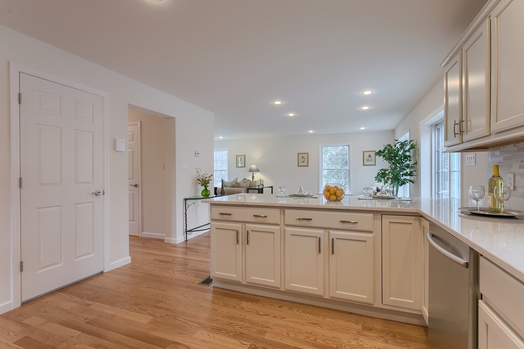 6 Lilian Rd Extension Framingham, MA 01701 - Photo 8 of 30 Gallery Image 8