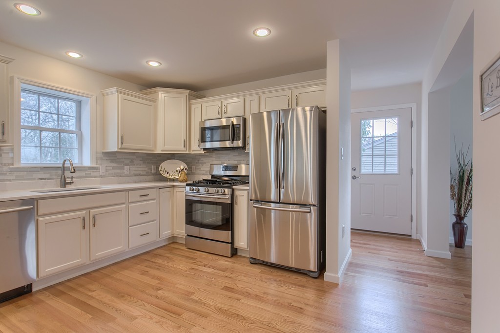 6 Lilian Rd Extension Framingham, MA 01701 - Photo 9 of 30 Gallery Image 9