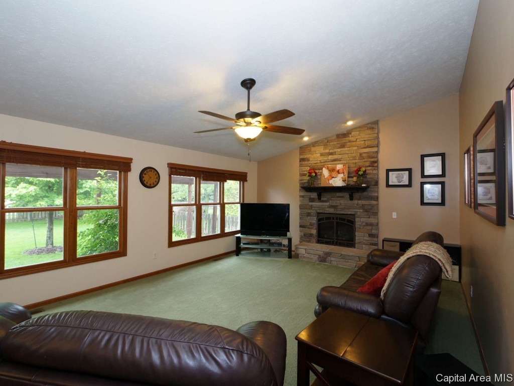 2733 Cronin Drive Springfield, IL 62711 - Photo 15 of 24 Gallery Image 15