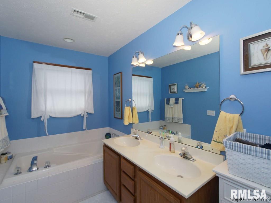 2733 Cronin Drive Springfield, IL 62711 - Photo 19 of 24 Gallery Image 19