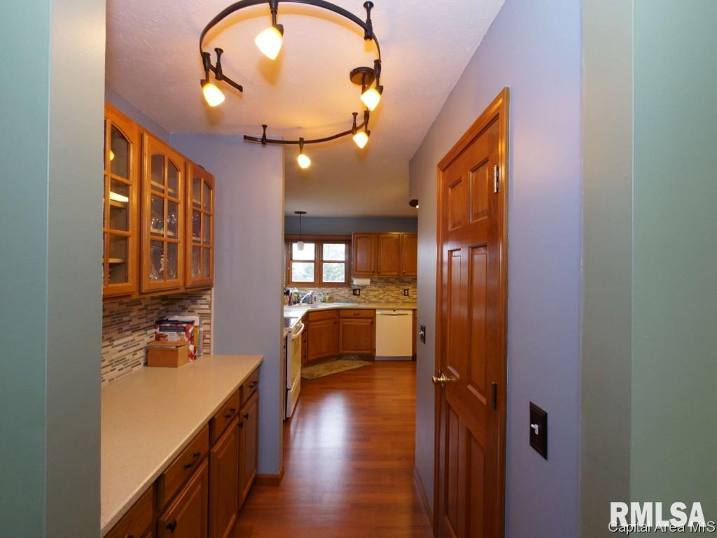 2733 Cronin Drive Springfield, IL 62711 - Photo 9 of 24 Gallery Image 9