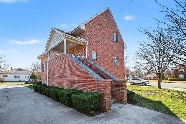 $750,000 | 330 North Sunnyside Avenue, South Bend, IN 46617