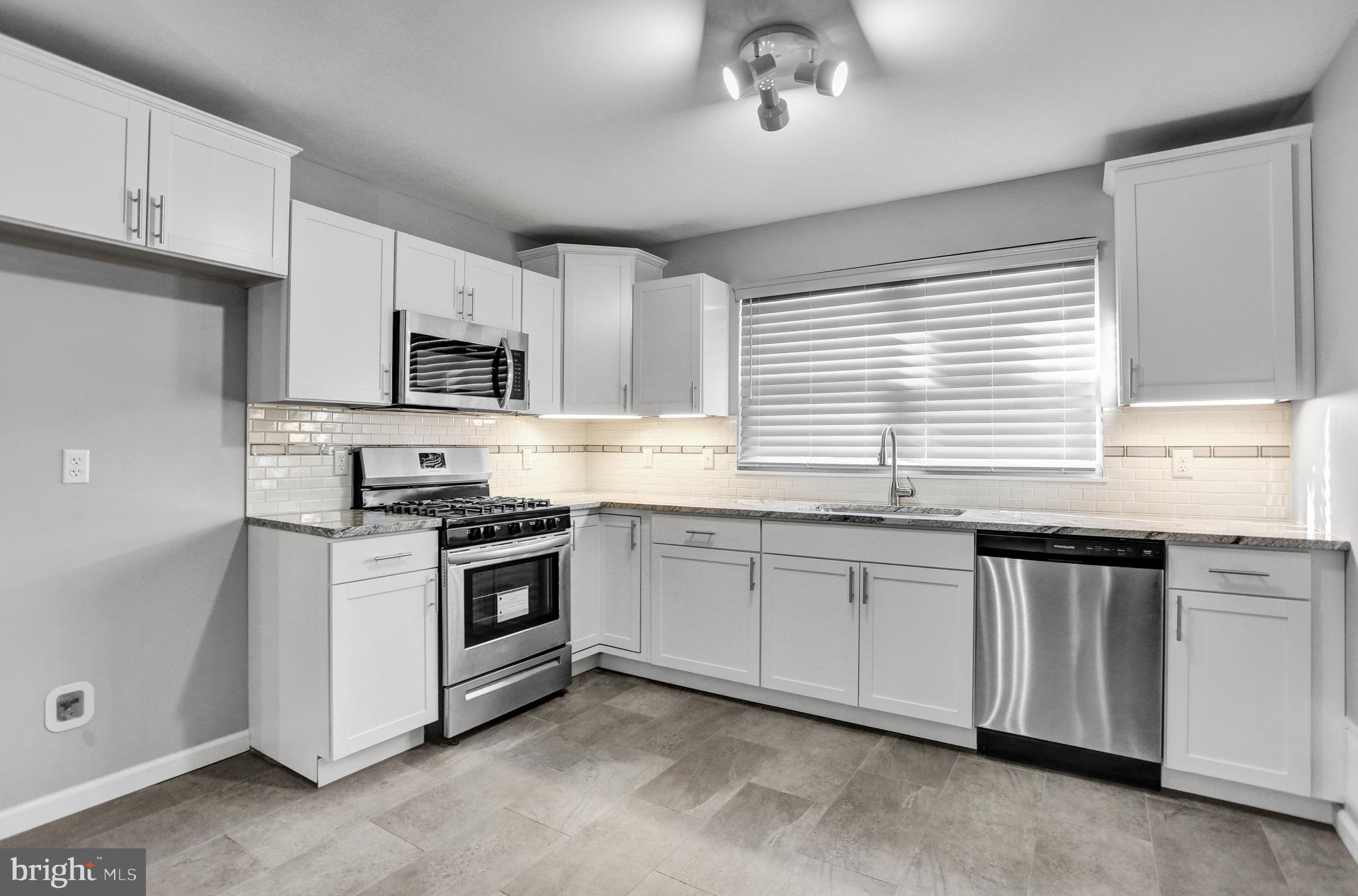 1320 Fox Run Reading, PA 19606 - Photo 2 of 33