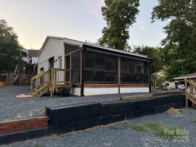 a view of a house with a back yard