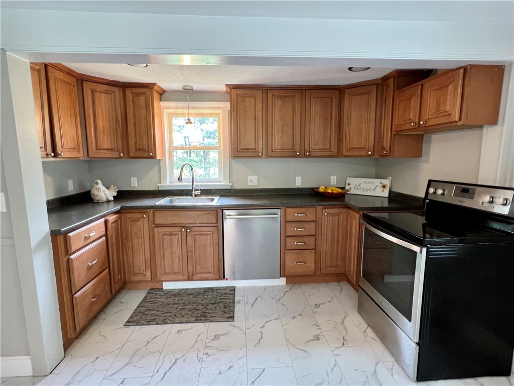 54 Moosup Valley Road Foster, RI 02825 - Photo 4 of 32