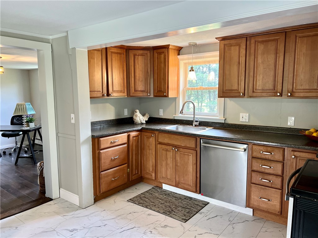54 Moosup Valley Road Foster, RI 02825 - Photo 5 of 32
