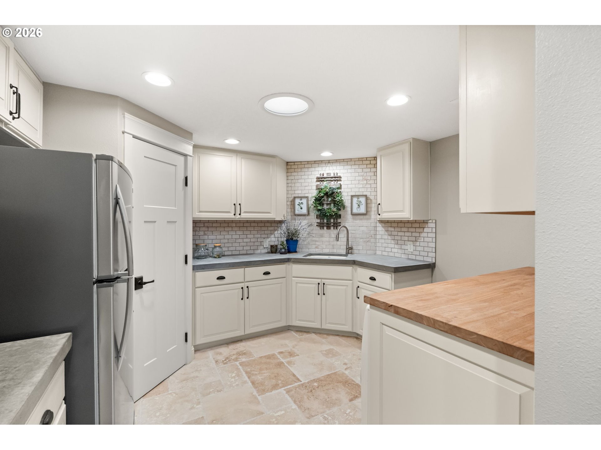 91448 Steinmetz Road Junction City, OR 97448 - Photo 17 of 48