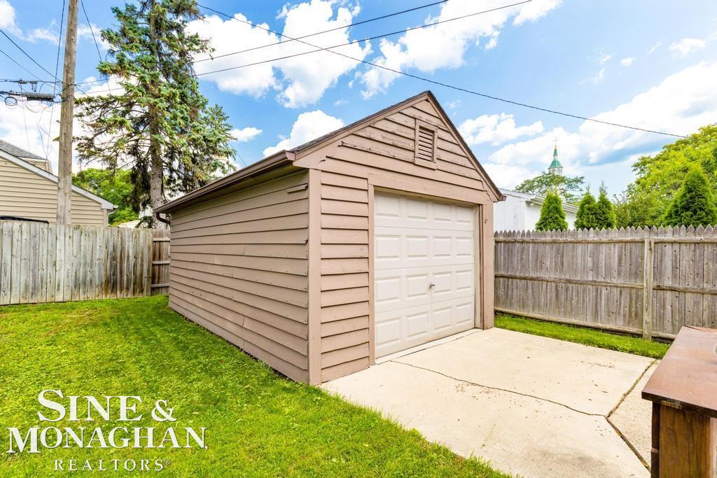 406 Lothrop Road Grosse Pointe, MI 48236 - Photo 38 of 44 50117408-37.JPG