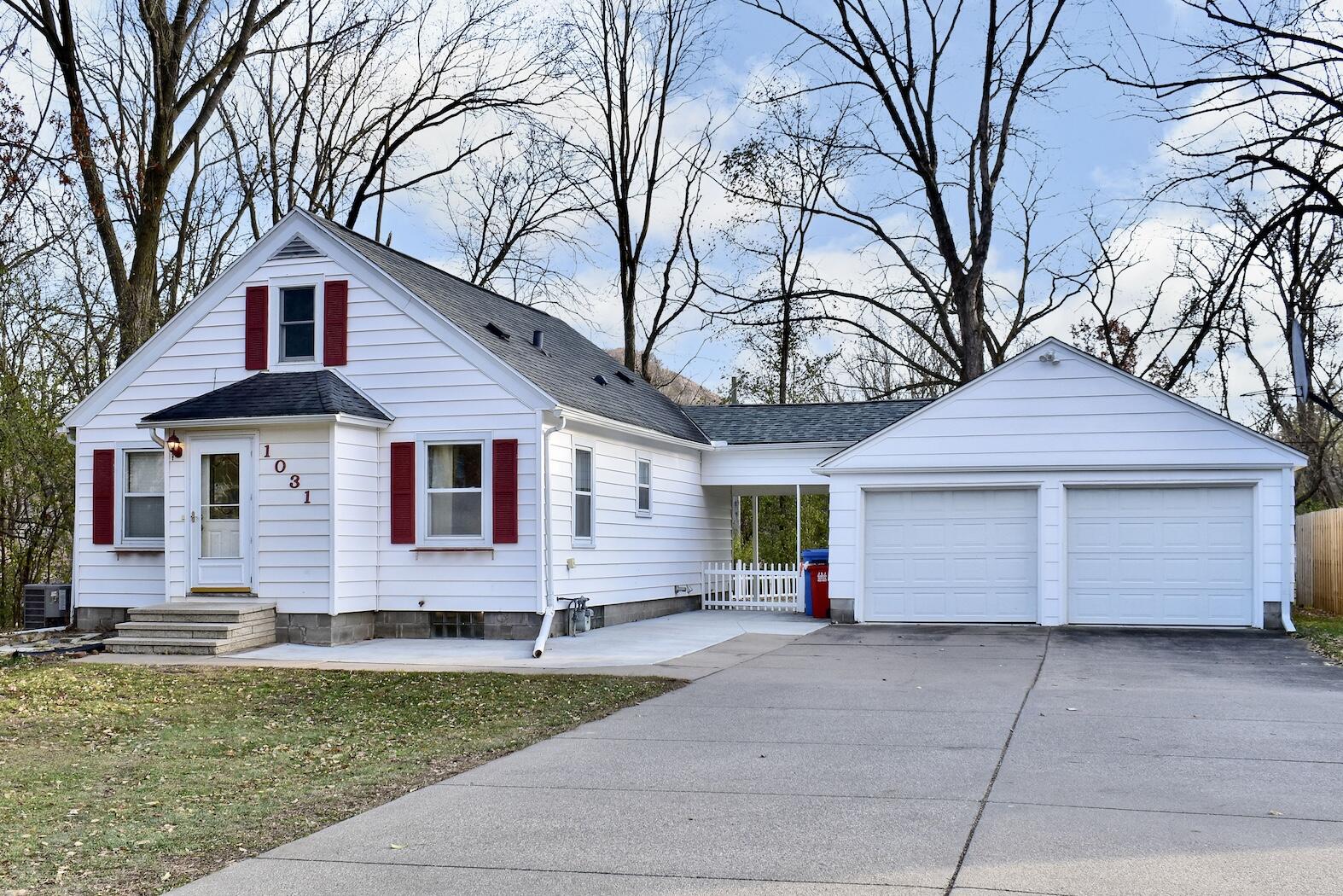1031 Highway 43 Winona, MN 55987 - Photo 1 of 1 1 Front & Garage