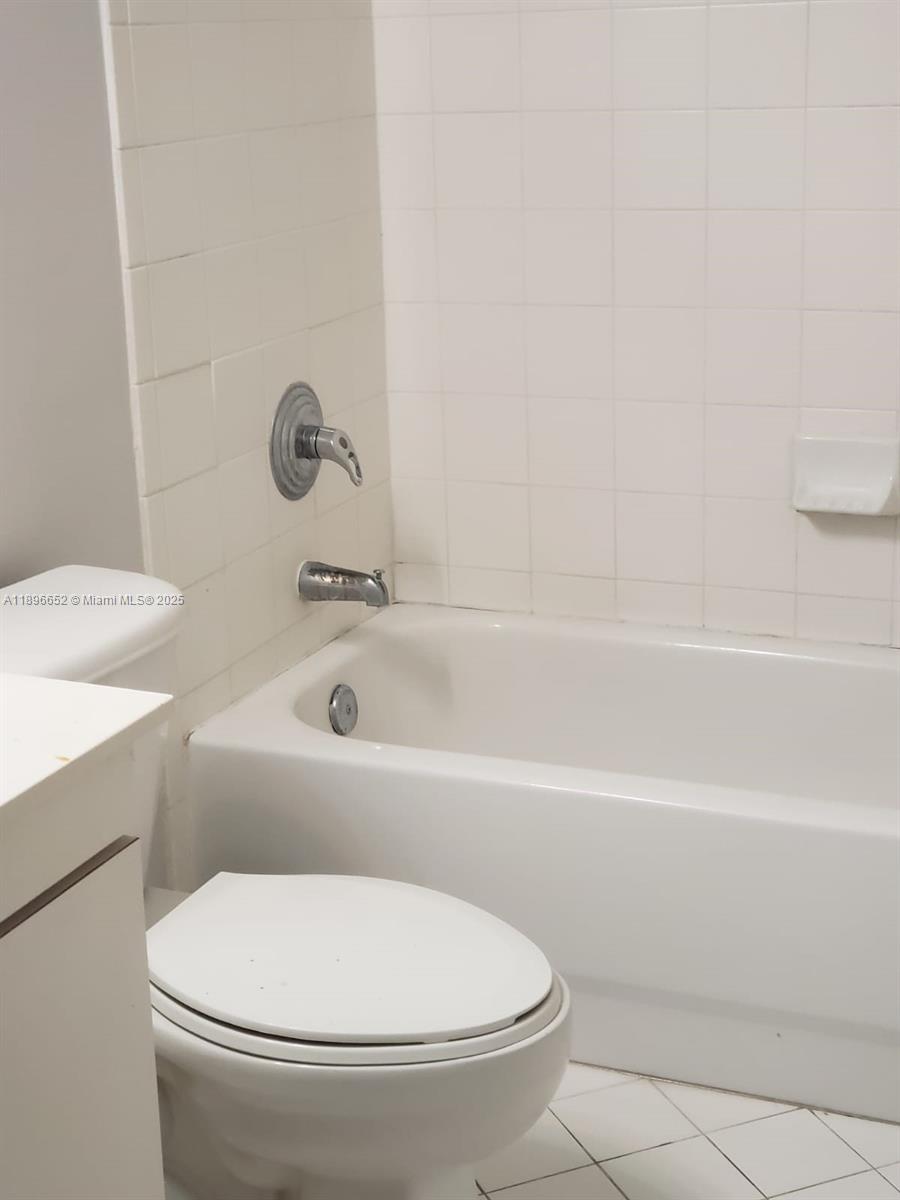 2921 Southeast 13th Road, Unit 20539 Homestead, FL 33035 - Photo 17 of 17 a bathroom with a toilet and a bathtub