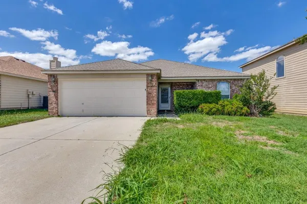 $1,995 | 900 San Felipe Trail, Fort Worth, TX 76052