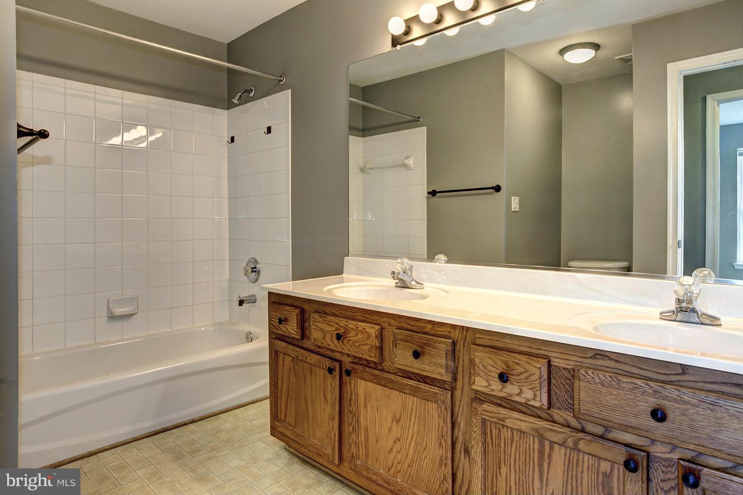 3330 Oxon Run Road Southeast Washington, DC 20032 - Photo 24 of 30 Hall Bath