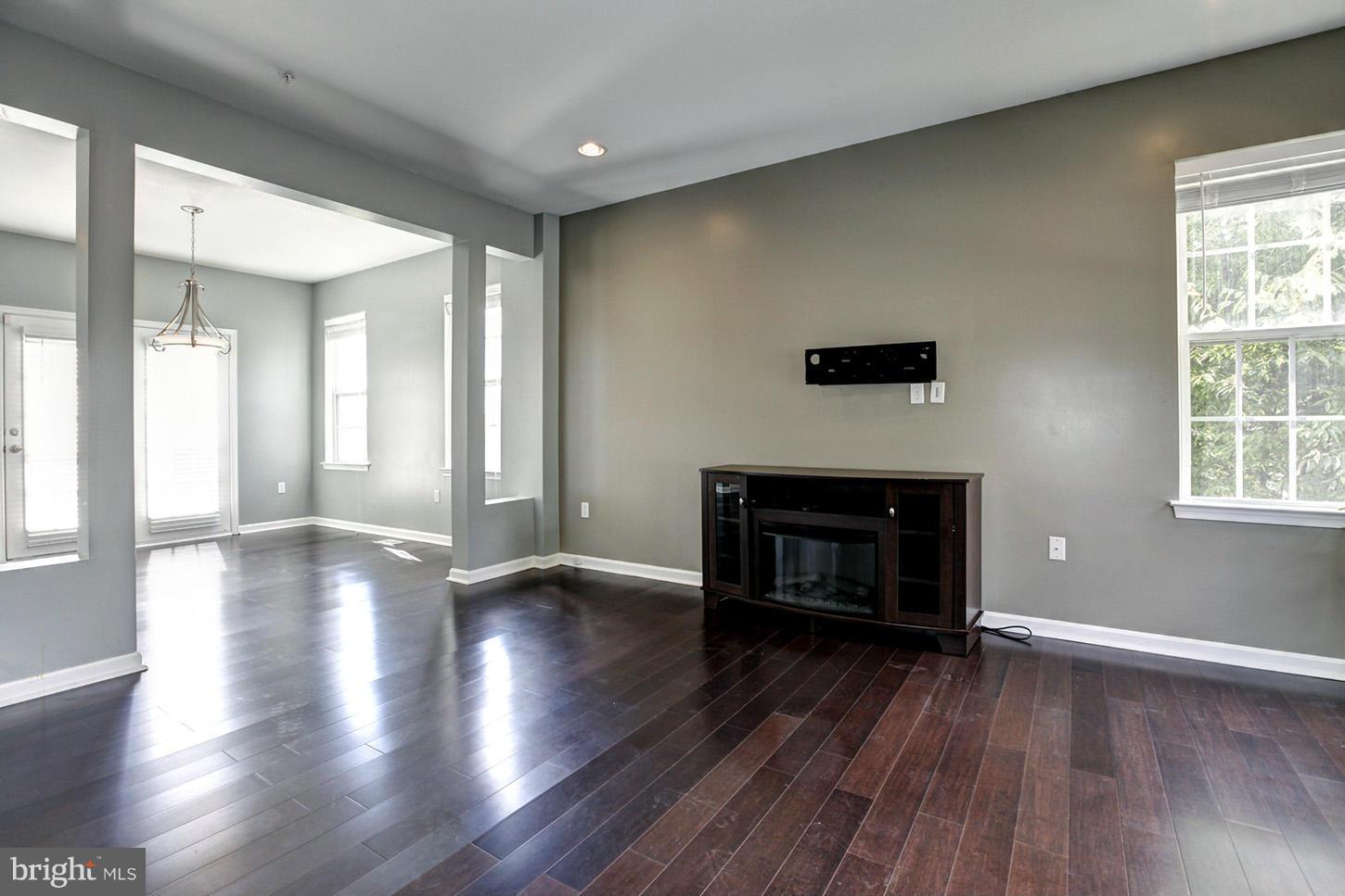 3330 Oxon Run Road Southeast Washington, DC 20032 - Photo 4 of 30 Living Room