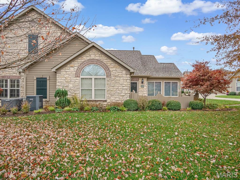 1213 Three Rivers Drive O'Fallon, IL 62269 - Photo 2 of 25