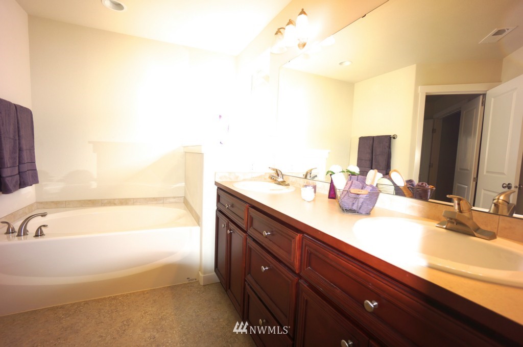 632 Ilwaco Place Northeast Renton, WA 98059 - Photo 12 of 12 Gallery Image 12