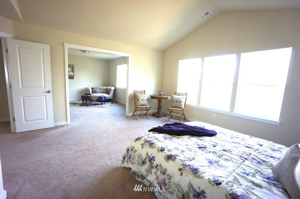 632 Ilwaco Place Northeast Renton, WA 98059 - Photo 10 of 12 Gallery Image 10
