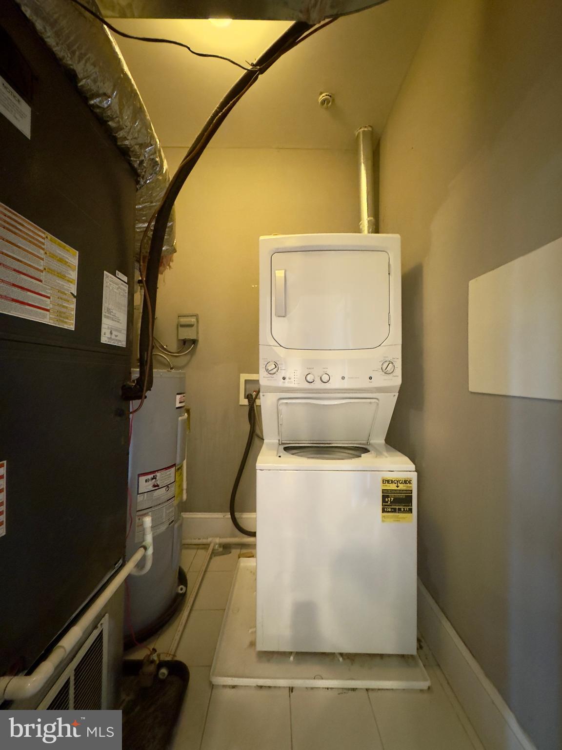 7 West Mulberry Street, Unit 7 Baltimore, MD 21201 - Photo 5 of 16 a utility room with dryer and washer