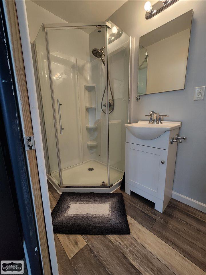 2342 Riverside Drive Port Huron, MI 48060 - Photo 8 of 21 Bathroom adjoining primary bedroom.
