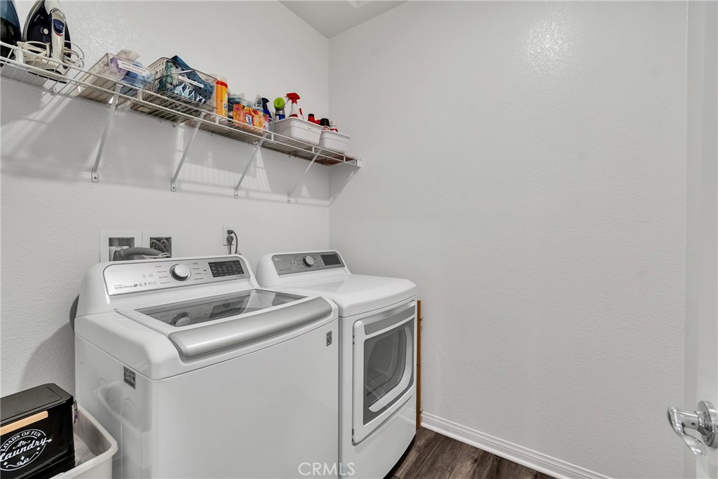 402 Appleton Way Perris, CA 92570 - Photo 18 of 34 a utility room with dryer and washer