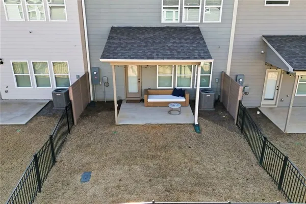a view of a house with backyard and porch