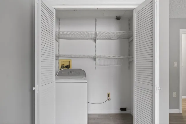 $270,000 | 6 Knights Bridge Drive, Unit J101, Nashua, NH 03063