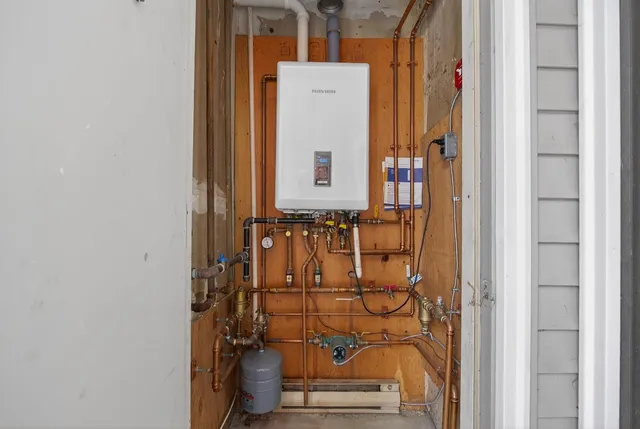 $270,000 | 6 Knights Bridge Drive, Unit J101, Nashua, NH 03063