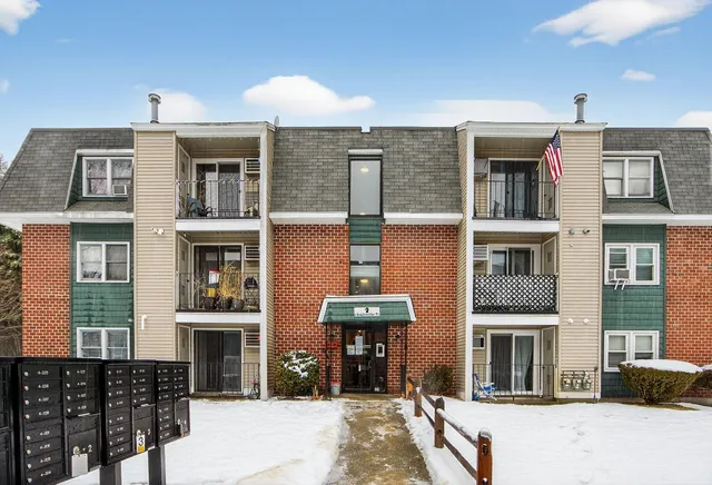 $270,000 | 6 Knights Bridge Drive, Unit J101, Nashua, NH 03063