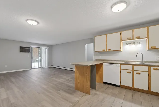 $270,000 | 6 Knights Bridge Drive, Unit J101, Nashua, NH 03063