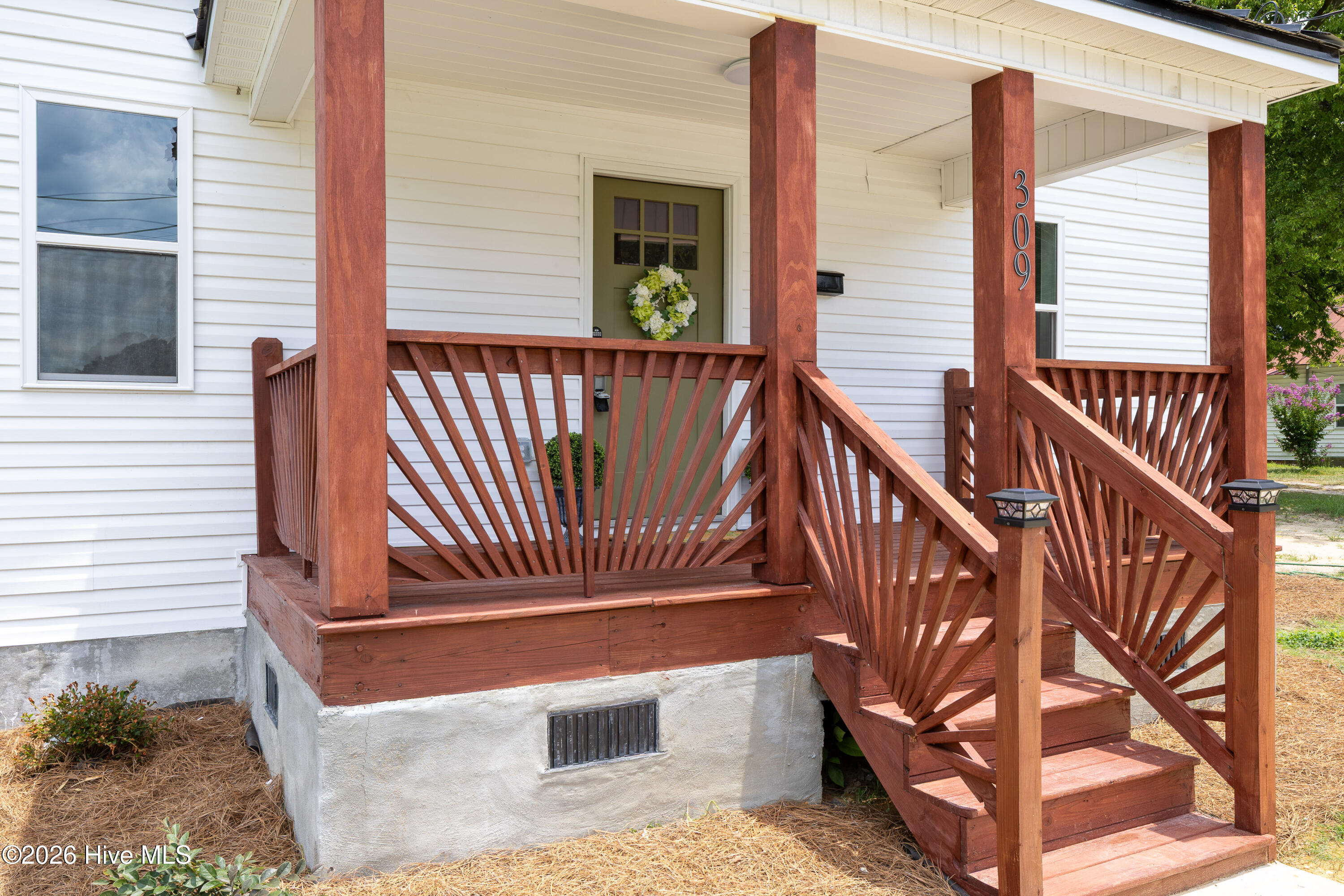 309 Stetson Street Clinton, NC 28328 - Photo 3 of 30