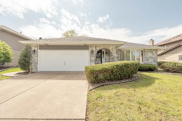 $380,000 | 15606 New England Avenue, Oak Forest, IL 60452
