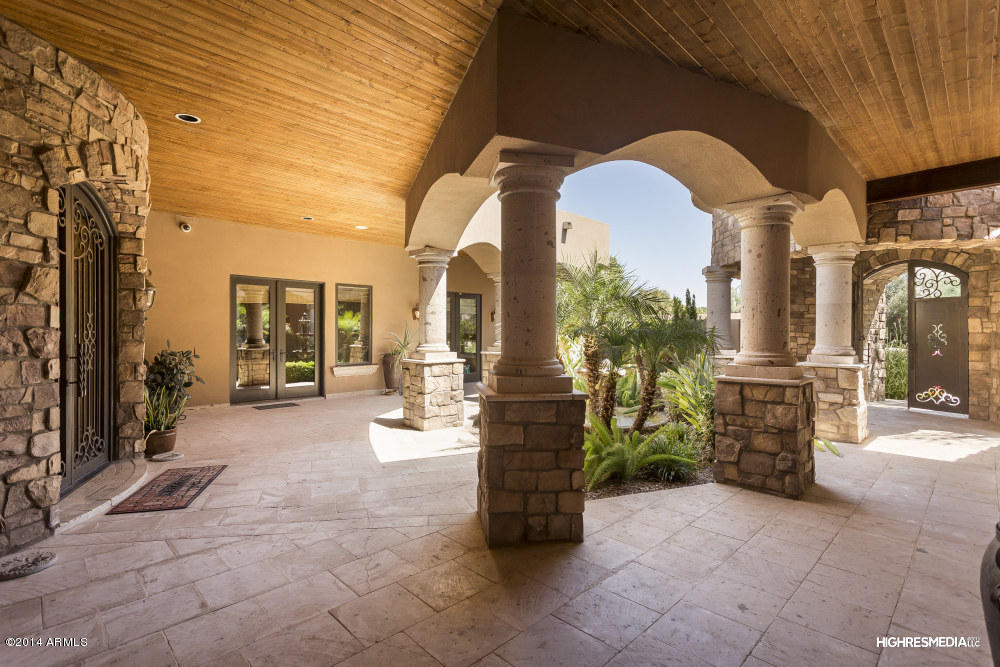 9211 South Terrace Road Tempe, AZ 85284 - Photo 4 of 45 Enormous Gated Courtyard