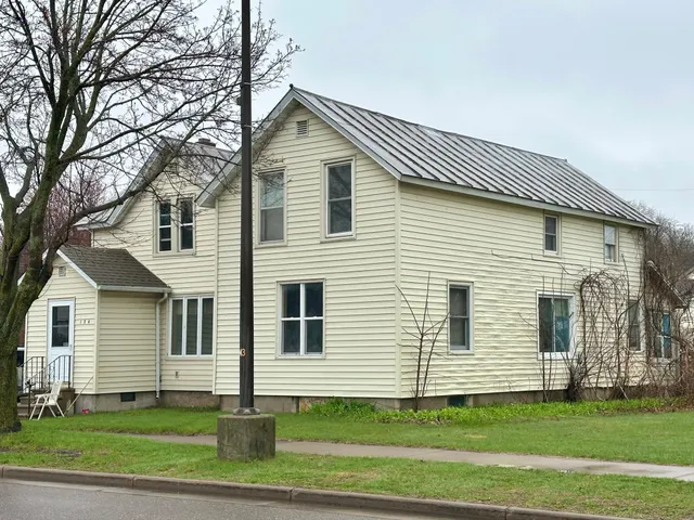 $292,400 | 126 West Columbia Street, Chippewa Falls, WI 54729