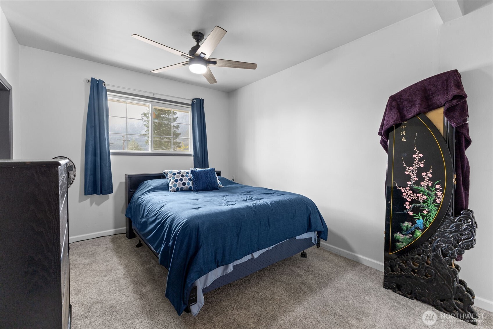545 Davis Lake Road Morton, WA 98356 - Photo 16 of 32 a spacious bedroom with a bed and a chandelier