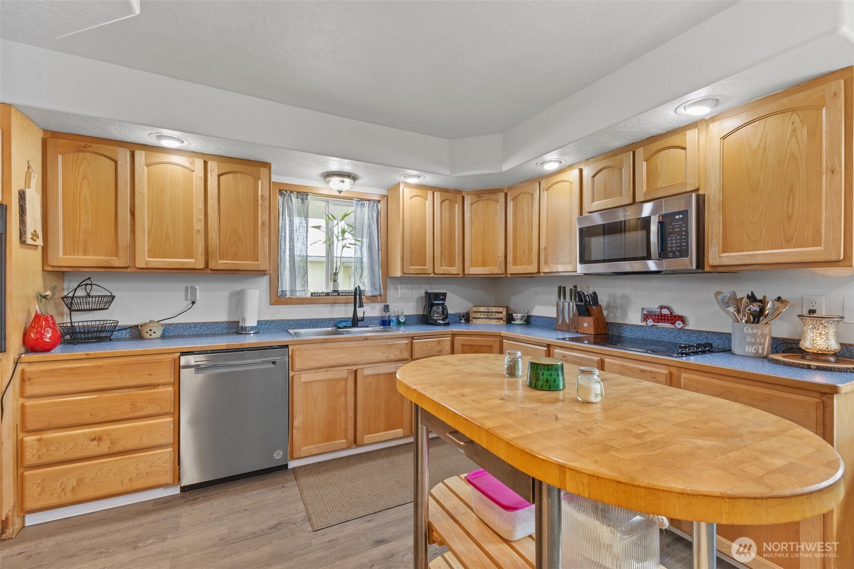 545 Davis Lake Road Morton, WA 98356 - Photo 9 of 32 a kitchen with stainless steel appliances granite countertop a sink a stove cabinets and wooden floor