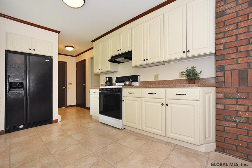 38 Garnsey Road Rexford, NY 12148 - Photo 8 of 40 Photo 8