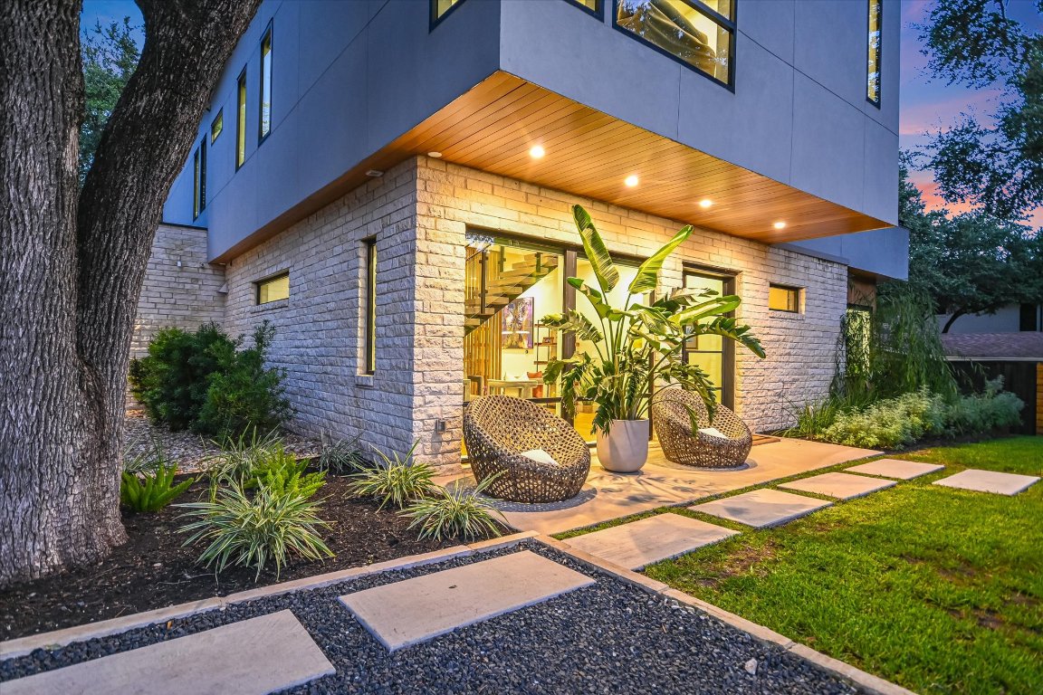 403 Ridgewood Road Austin, TX 78746 - Photo 3 of 34