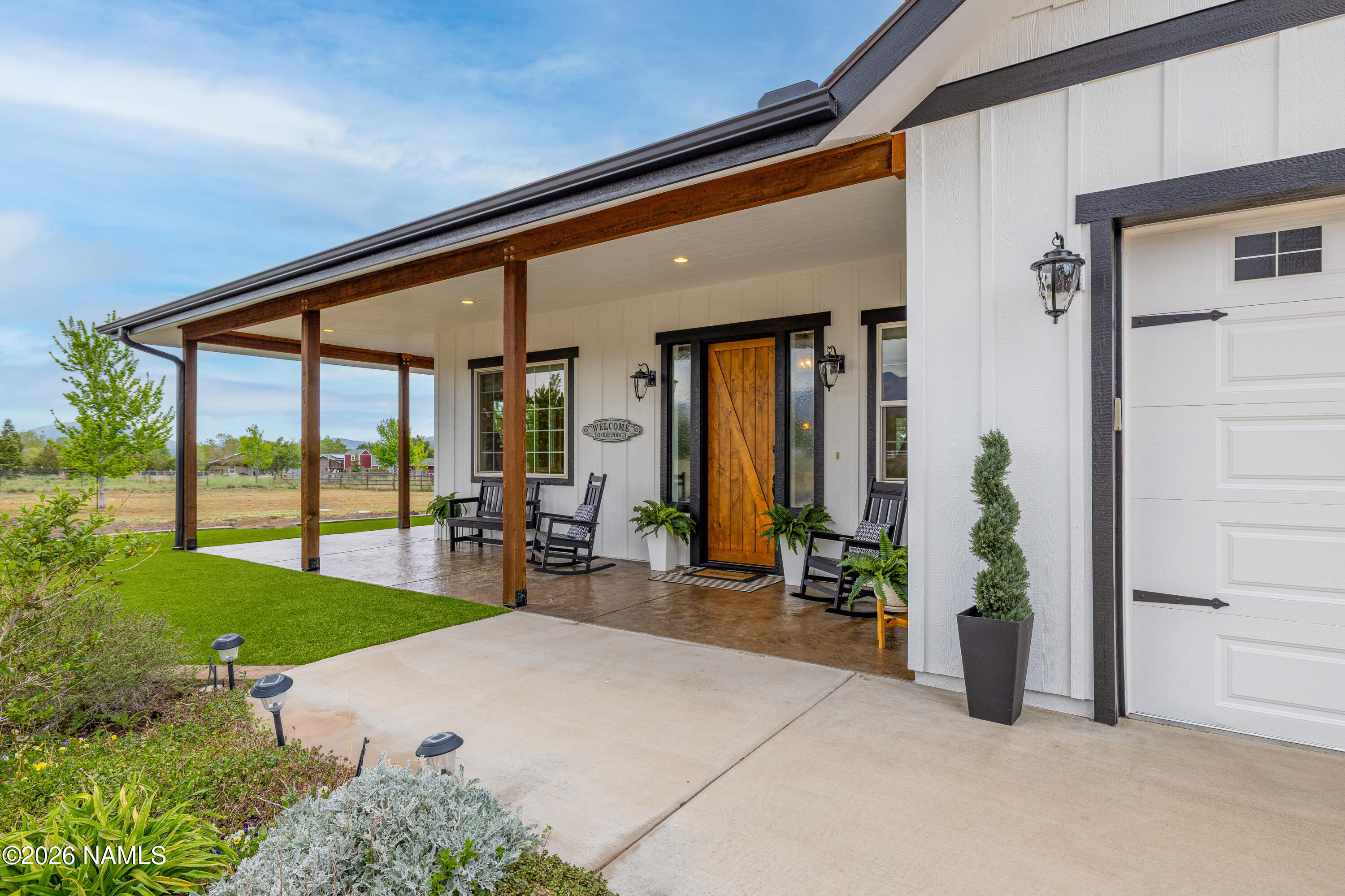 10833 Sage Road Flagstaff, AZ 86004 - Photo 4 of 45 Front patio