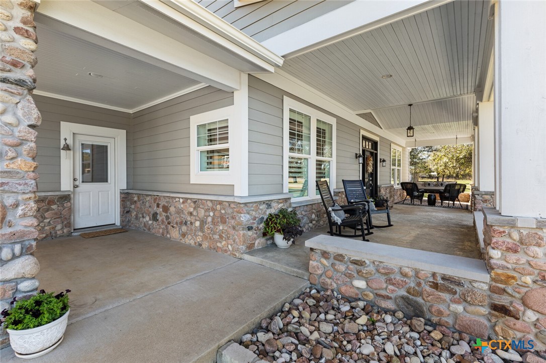 8355 Poison Oak Road, Unit H Temple, TX 76502 - Photo 6 of 48 a living room with furniture and a potted plant