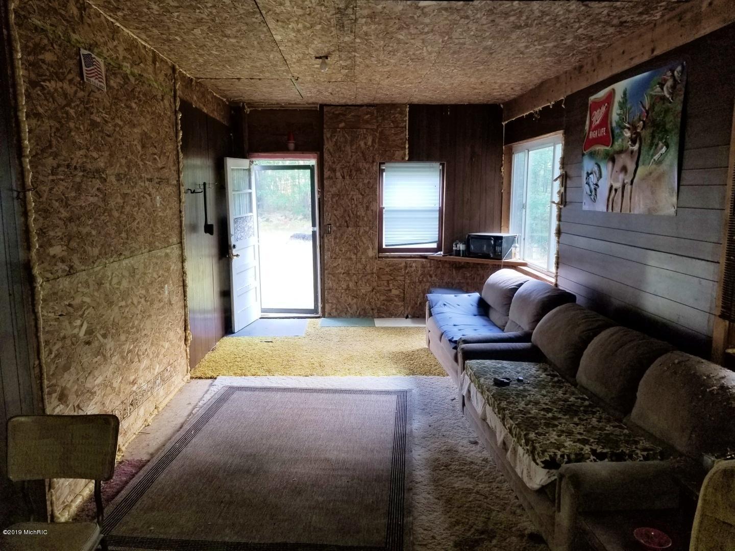 8413 East 8th Street Reed City, MI 49677 - Photo 5 of 10 20190926_121404