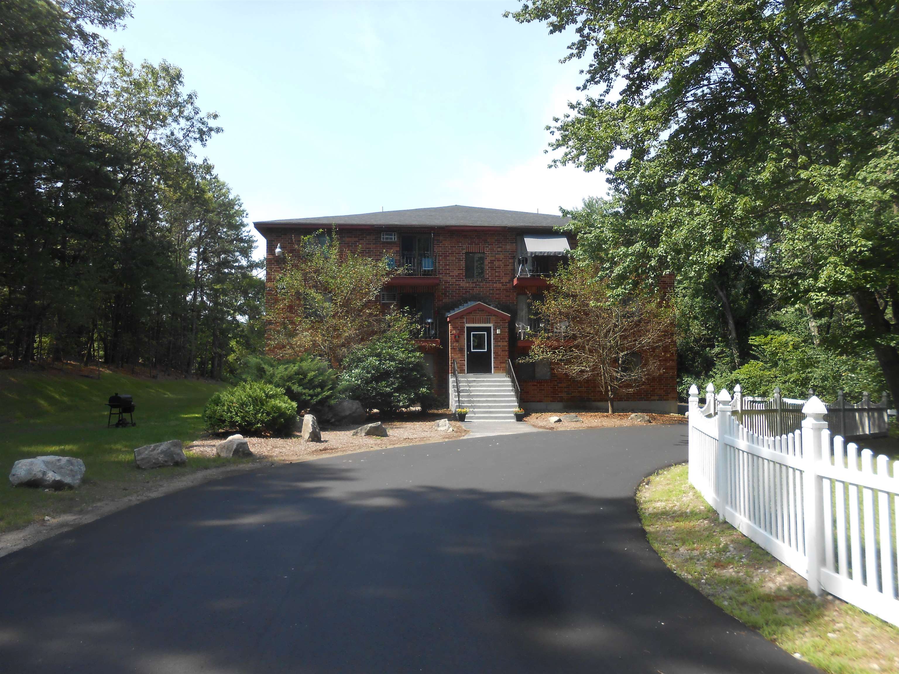 1375 Bodwell Road, Unit 9 Manchester, NH 03109 - Photo 1 of 1
