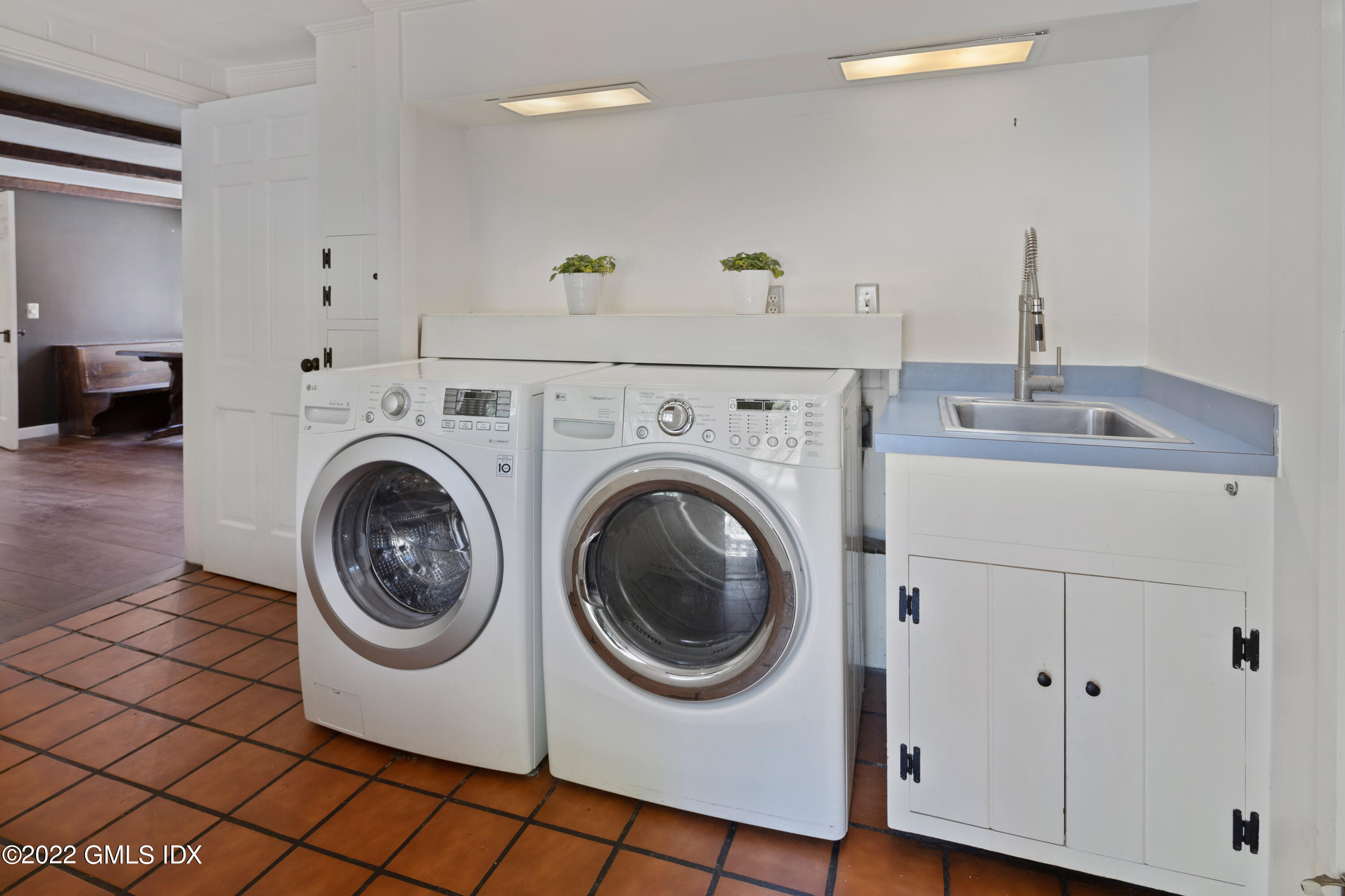 324 Haviland Road Stamford, CT 06903 - Photo 26 of 40 a utility room with dryer and washer