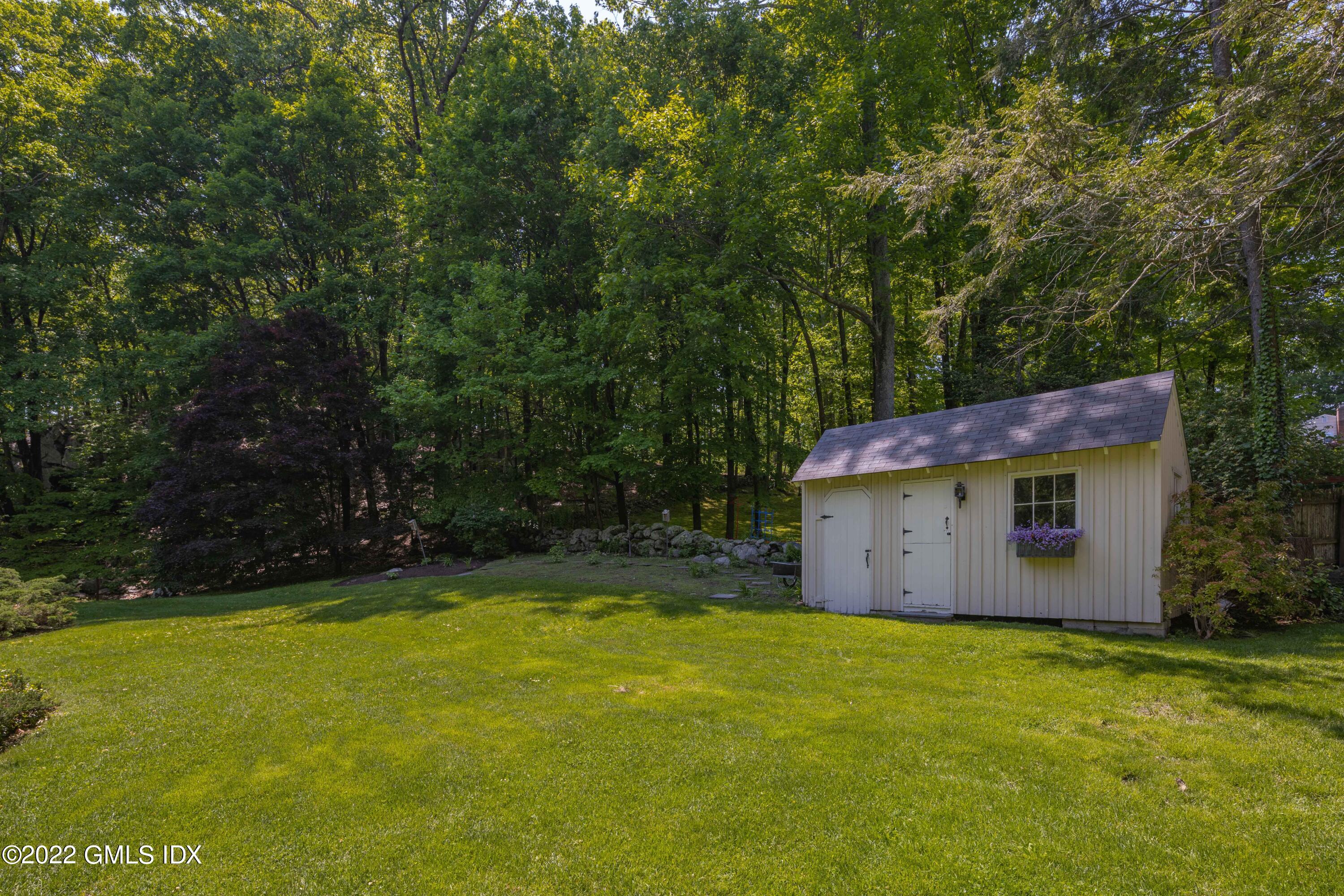 324 Haviland Road Stamford, CT 06903 - Photo 32 of 40 a view of a outdoor space