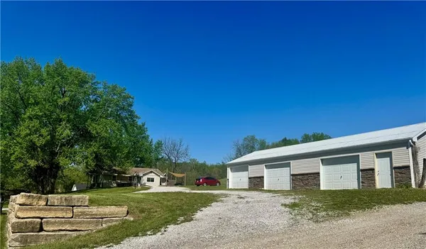 $299,900 | 135 Southeast Mt Zion Road, St. Joseph, MO 64504