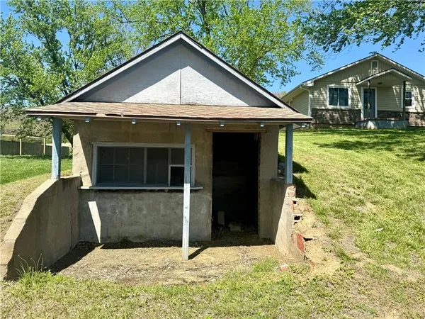$299,900 | 135 Southeast Mt Zion Road, St. Joseph, MO 64504