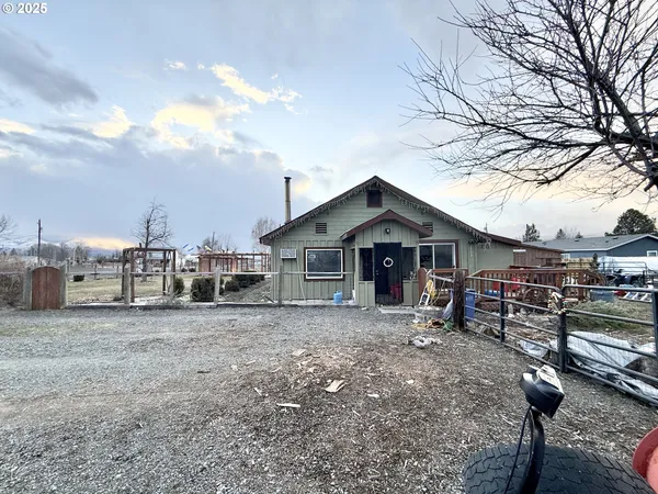 $273,000 | 138 12th Street, Prairie City, OR 97869