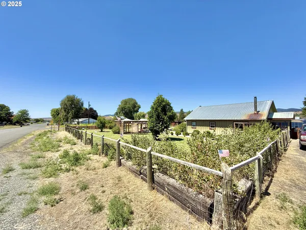 $273,000 | 138 12th Street, Prairie City, OR 97869