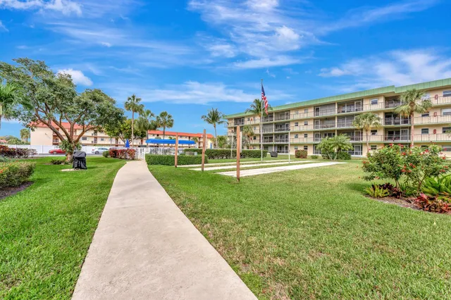 $235,000 | 806 Southeast 7th Street, Unit 201, Deerfield Beach, FL 33441